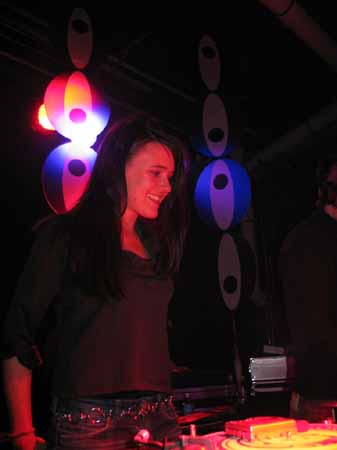 20_Lonely_Girl_Action